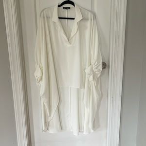 Beautiful Gracia blouse with blouson sleeves and tails. NWOT size L